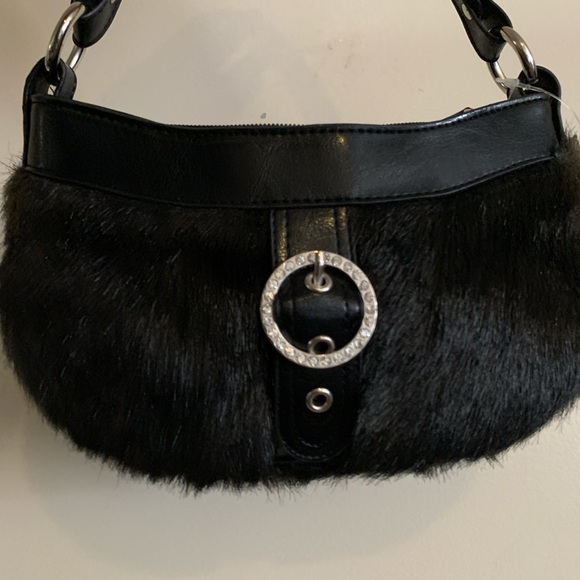 💂Guarded💂 - Picture 4 of 5